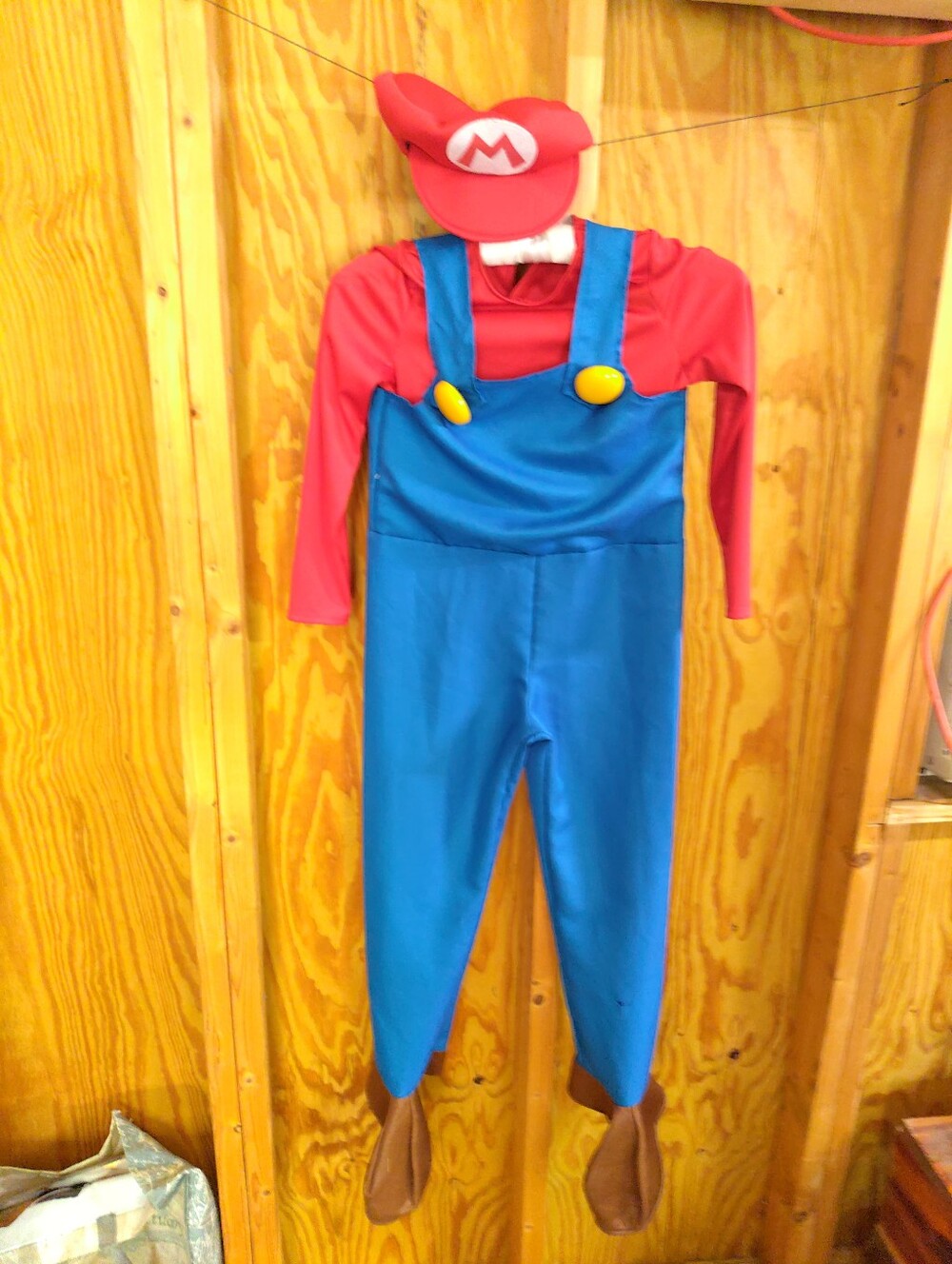 Super Mario Bros Halloween Costume Kids Size M 8-10 Jumpsuit Hat Boots